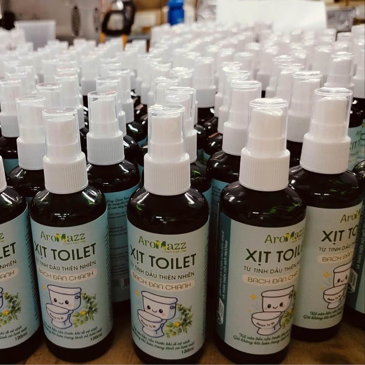 Gia công xịt toilet thương hiệu Aromazz